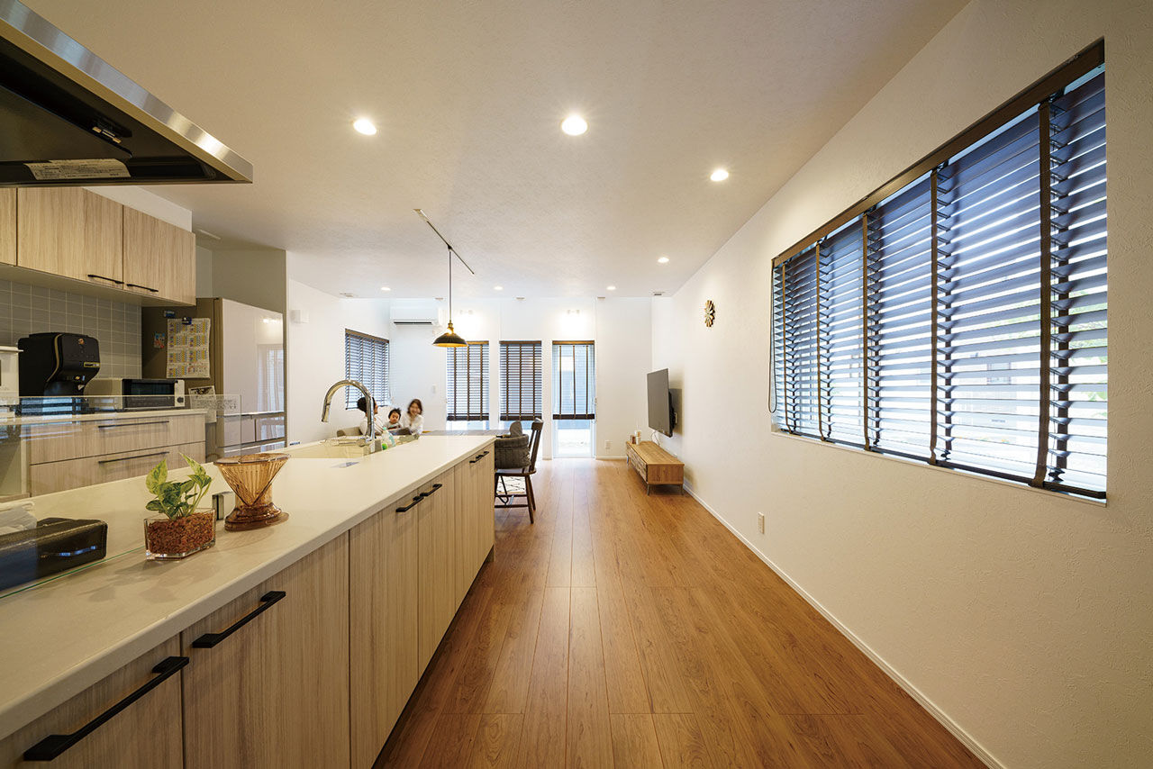 弘信建設 【札幌市/3人家族/間取図有/3LDK＋ロフト/効率の良い回遊動線】縦長の土地を活用した子育ての家の建築実例画像3