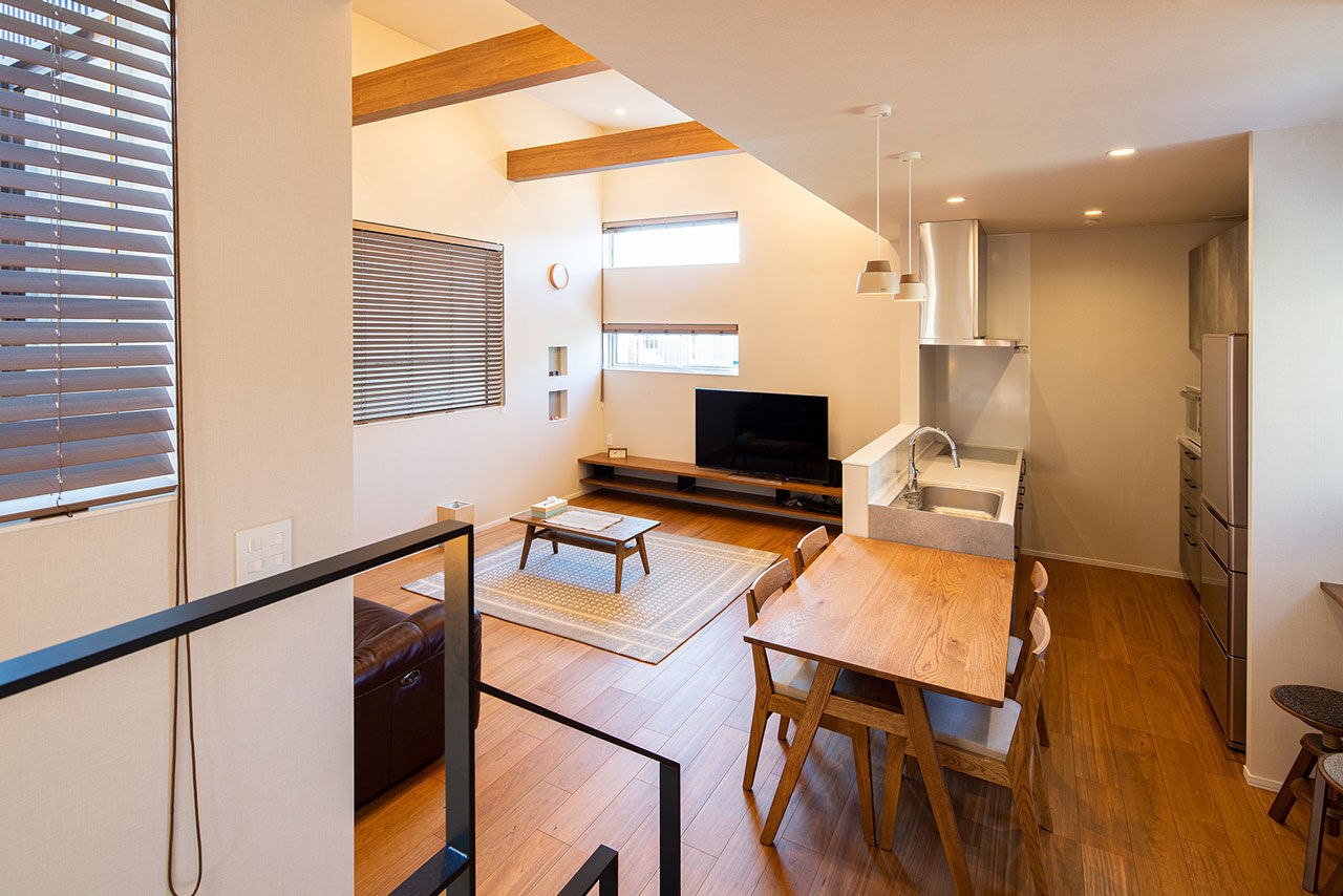 弘信建設 【札幌市/インナーガレージのある家/間取図有/3LDK＋ライトコート/スキップフロア】都心部の大人の暮らしの建築実例画像5