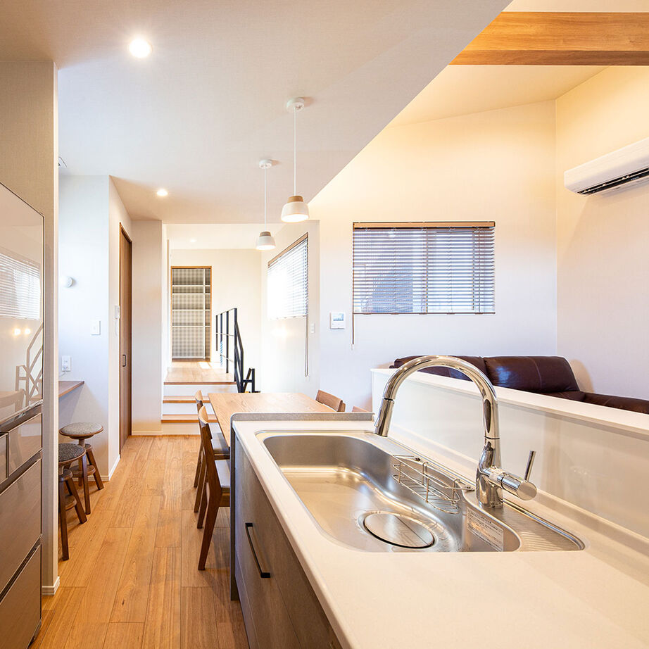 弘信建設 【札幌市/インナーガレージのある家/間取図有/3LDK＋ライトコート/スキップフロア】都心部の大人の暮らしの建築実例画像6