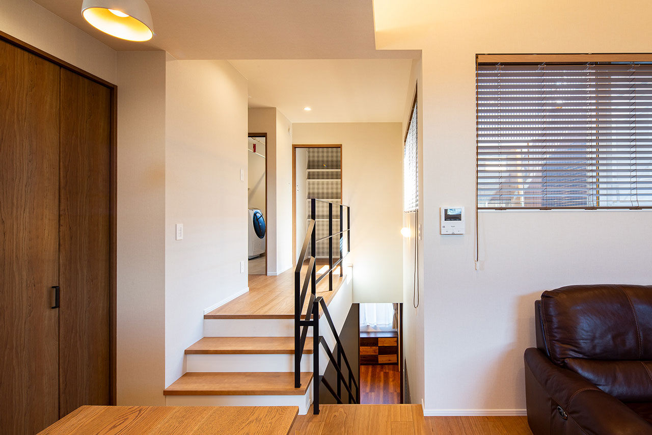 弘信建設 【札幌市/インナーガレージのある家/間取図有/3LDK＋ライトコート/スキップフロア】都心部の大人の暮らしの建築実例画像9
