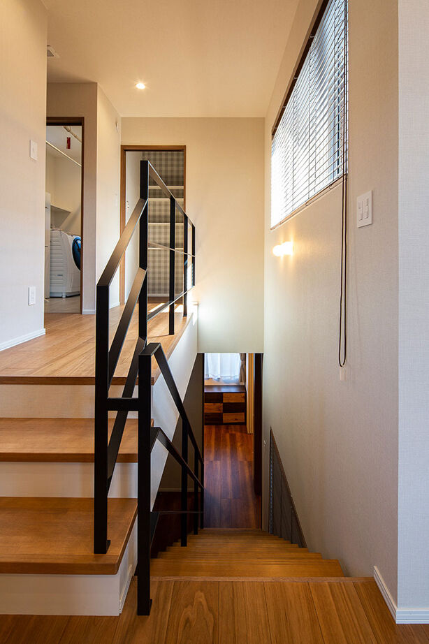弘信建設 【札幌市/インナーガレージのある家/間取図有/3LDK＋ライトコート/スキップフロア】都心部の大人の暮らしの建築実例画像10