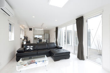 むぎくら 【1,500～1,999万円/41.2坪/間取り有】プライベートに配慮した、広く開放的な中庭を囲むデザイン住宅の建築実例画像2