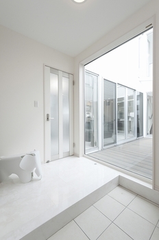 むぎくら 【1,500～1,999万円/41.2坪/間取り有】プライベートに配慮した、広く開放的な中庭を囲むデザイン住宅の建築実例画像5