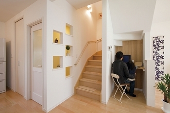 むぎくら 【1,500～1,999万円/40.9坪/間取り図有】土地探しから予算内で実現した家族がつながる北欧風の家の建築実例画像4