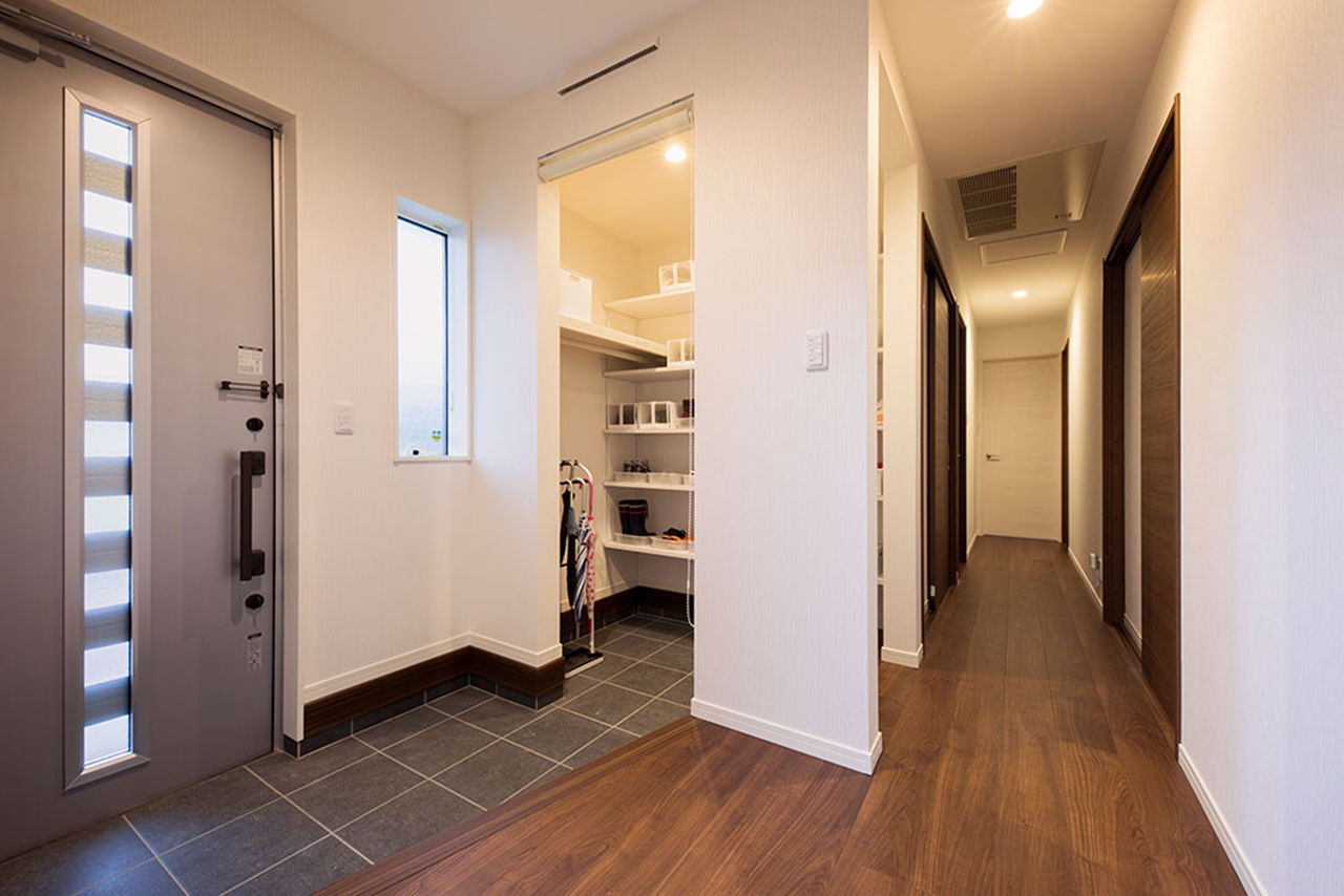 エイト 【桧家住宅/4人家族/平屋/太陽光発電/シューズクローク/小屋裏収納】大容量収納と省エネで快適な住まいの建築実例画像2