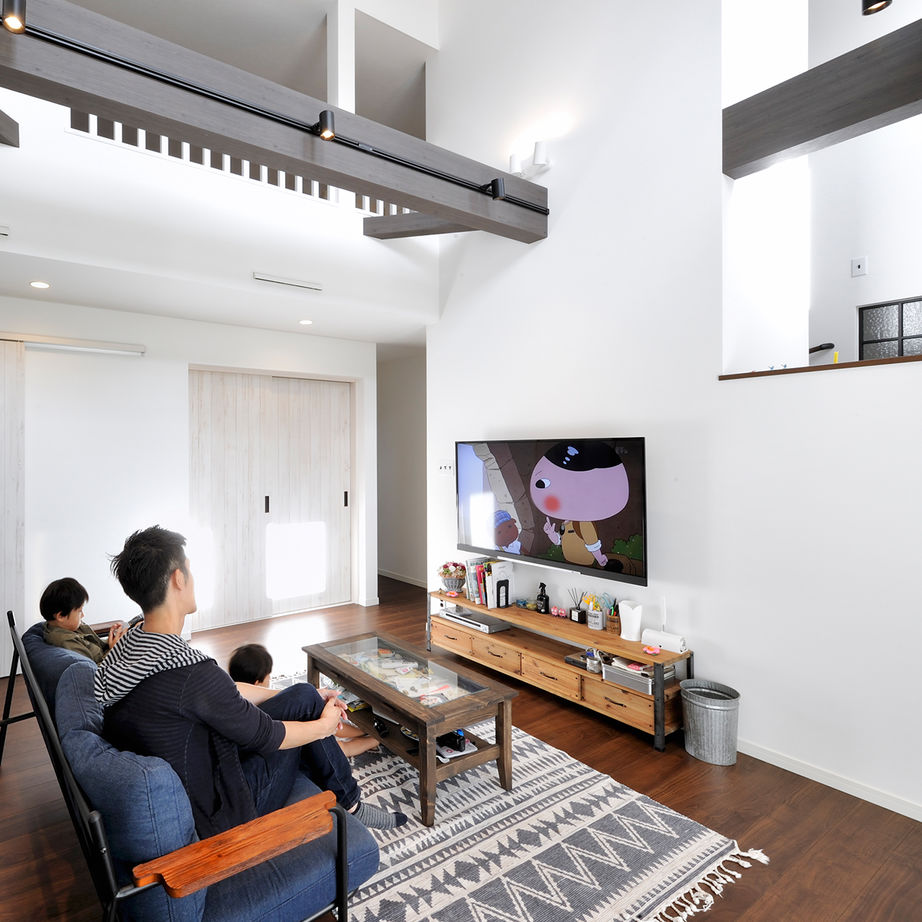 エイト 【桧家住宅/4人家族/中二階と小屋裏のある平屋】暮らしやすさ満点のカリフォルニアスタイルの建築実例画像2