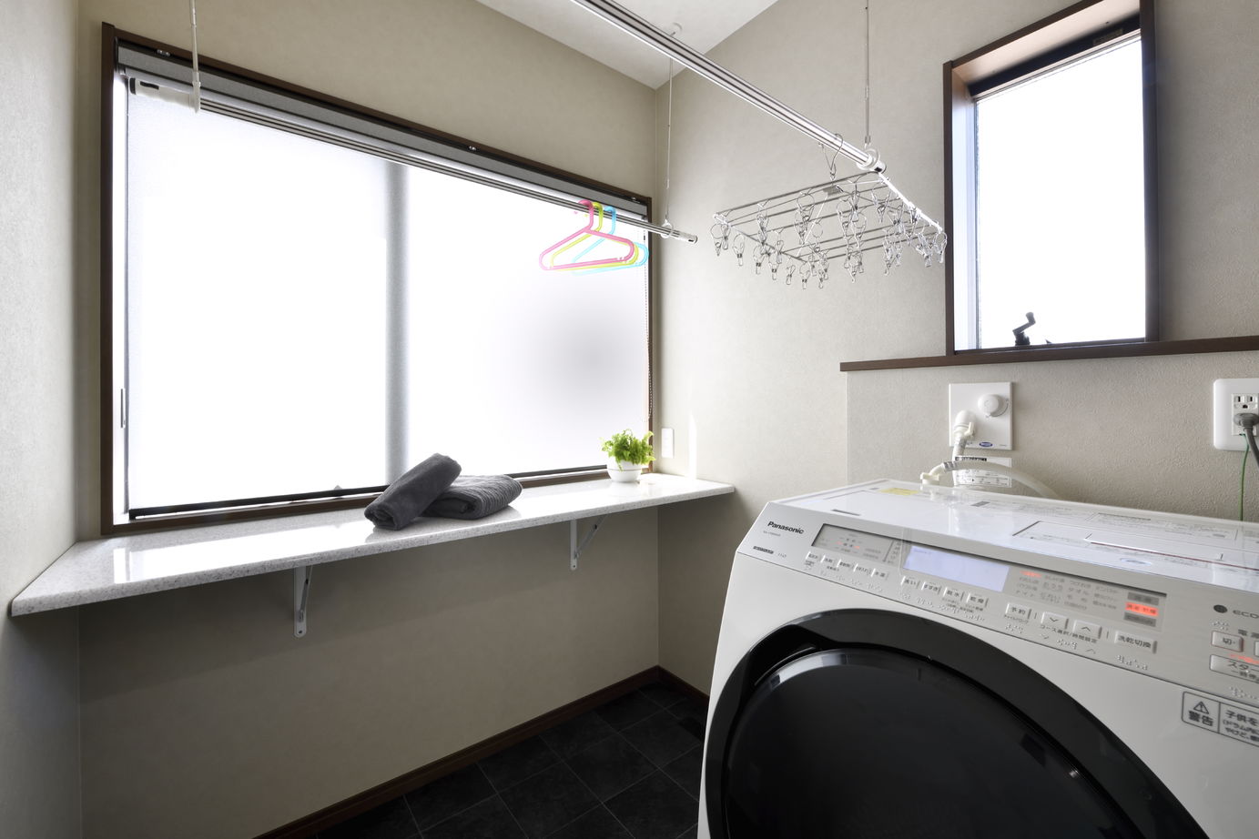 エイト 【桧家住宅】    Court house-コートハウス-中庭のある平屋は観葉植物が映える内観デザインも見所の建築実例画像7