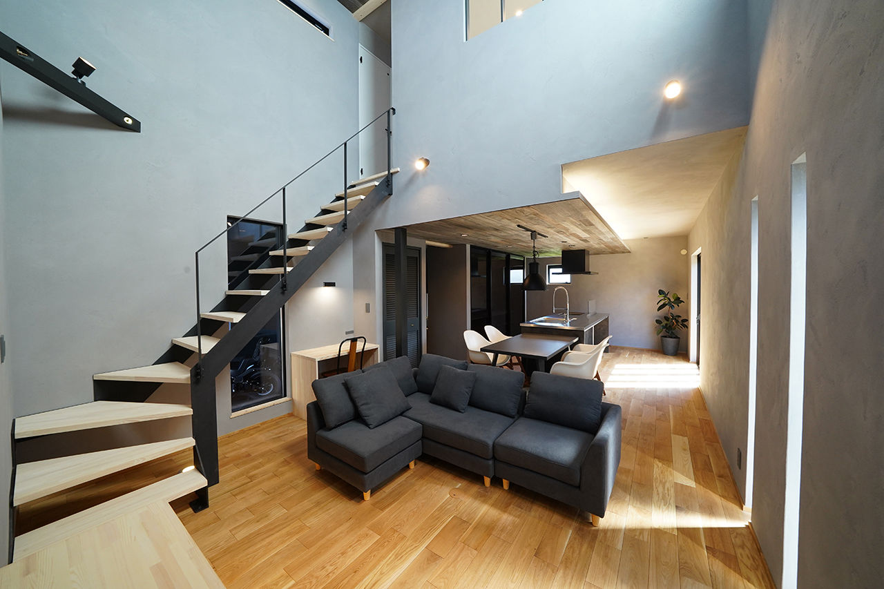 HOLOS HOME（ホロスホーム） 【愛知県|バイクガレージ|吹抜け|2人暮らし】シンプルで上質な空間で、大人ふたりのオシャレな日々の建築実例画像1