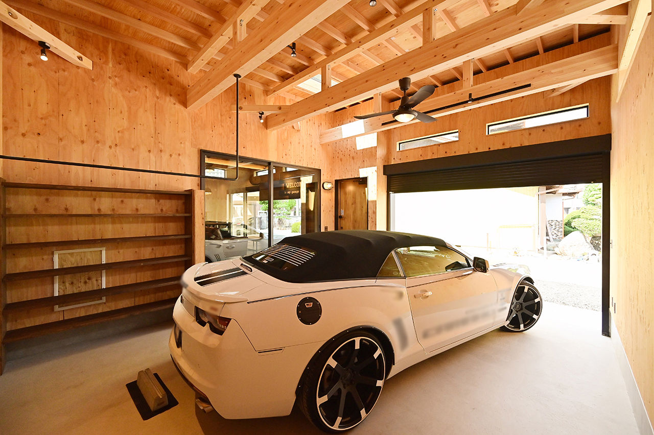 HOLOS HOME（ホロスホーム） 【愛知県|ビルトインガレージ|造作家具】いつも愛車がすぐそばにいる、ビンテージテイストのガレージハウスの建築実例画像2