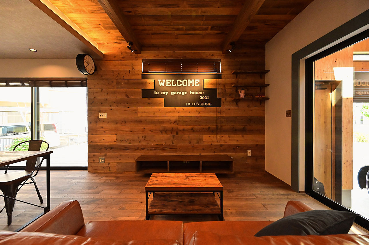 HOLOS HOME（ホロスホーム） 【愛知県|ビルトインガレージ|造作家具】いつも愛車がすぐそばにいる、ビンテージテイストのガレージハウスの建築実例画像3