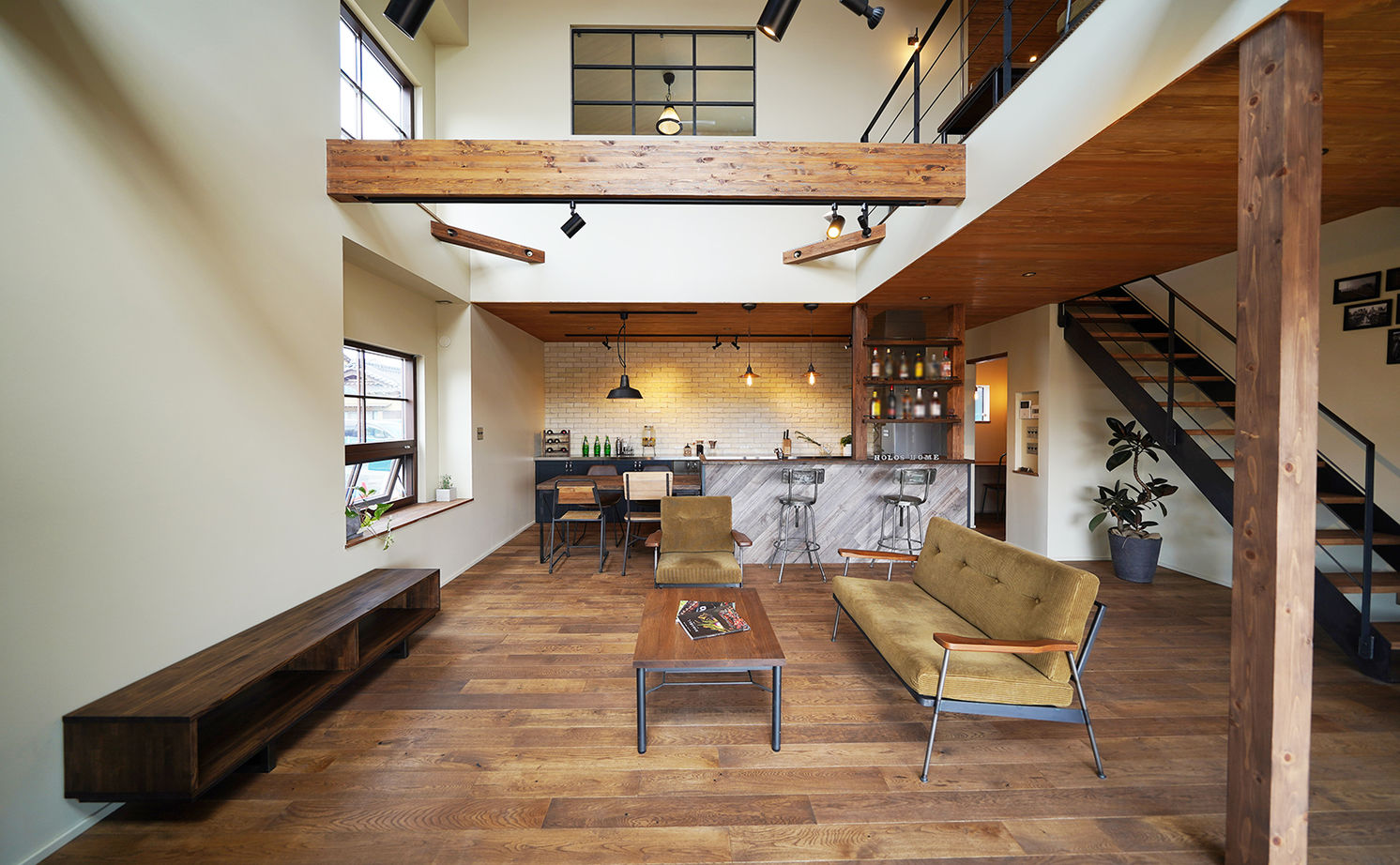HOLOS HOME（ホロスホーム） 【愛知県|2000万円台|間取り図あり|ウッドデッキ】スローライフを実現させた、住宅地のなかの山小屋の建築実例画像2