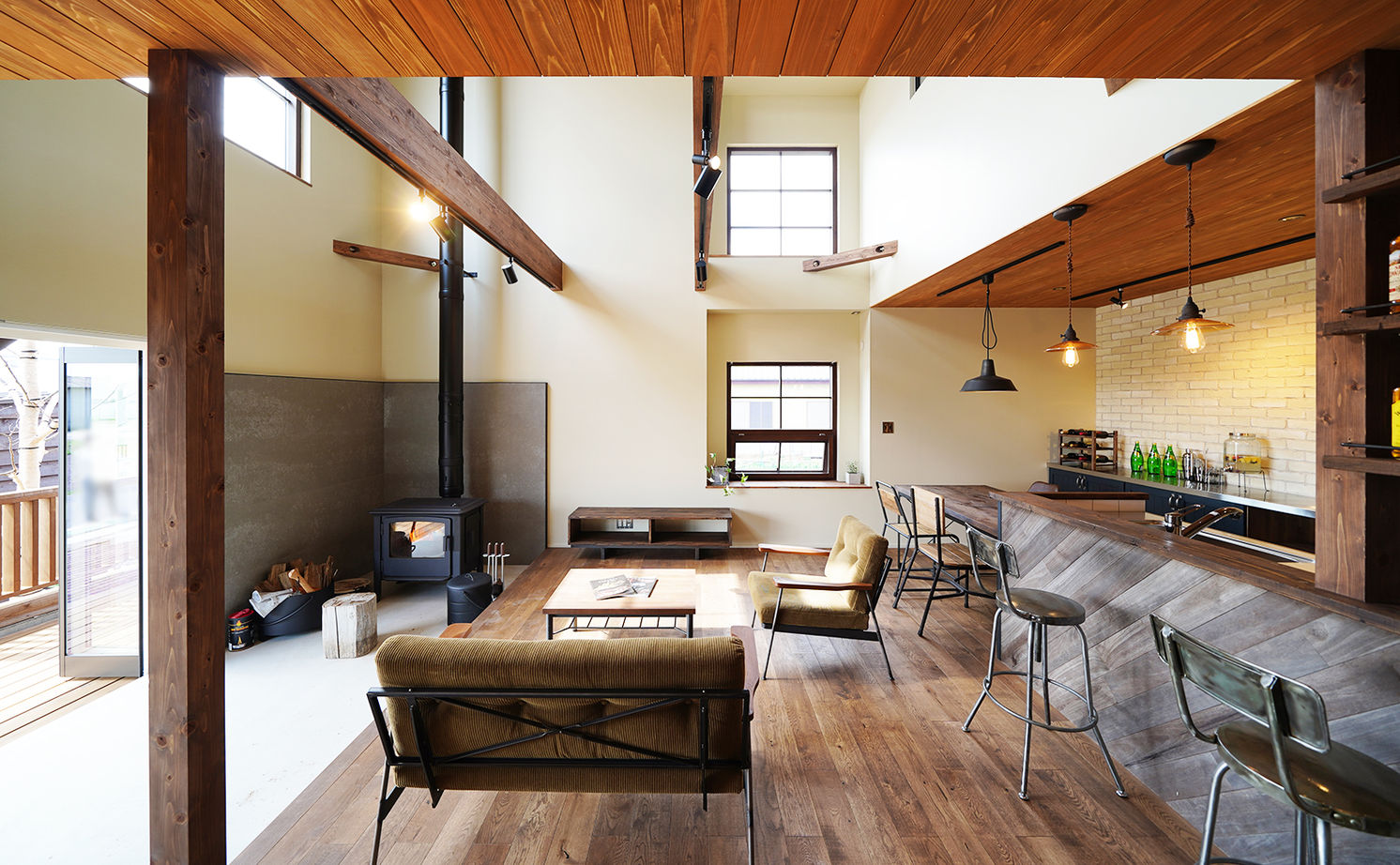 HOLOS HOME（ホロスホーム） 【愛知県|2000万円台|間取り図あり|ウッドデッキ】スローライフを実現させた、住宅地のなかの山小屋の建築実例画像3