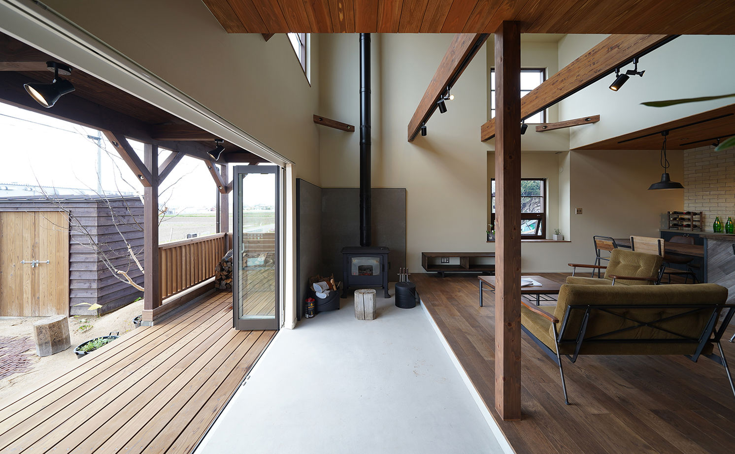 HOLOS HOME（ホロスホーム） 【愛知県|2000万円台|間取り図あり|ウッドデッキ】スローライフを実現させた、住宅地のなかの山小屋の建築実例画像6