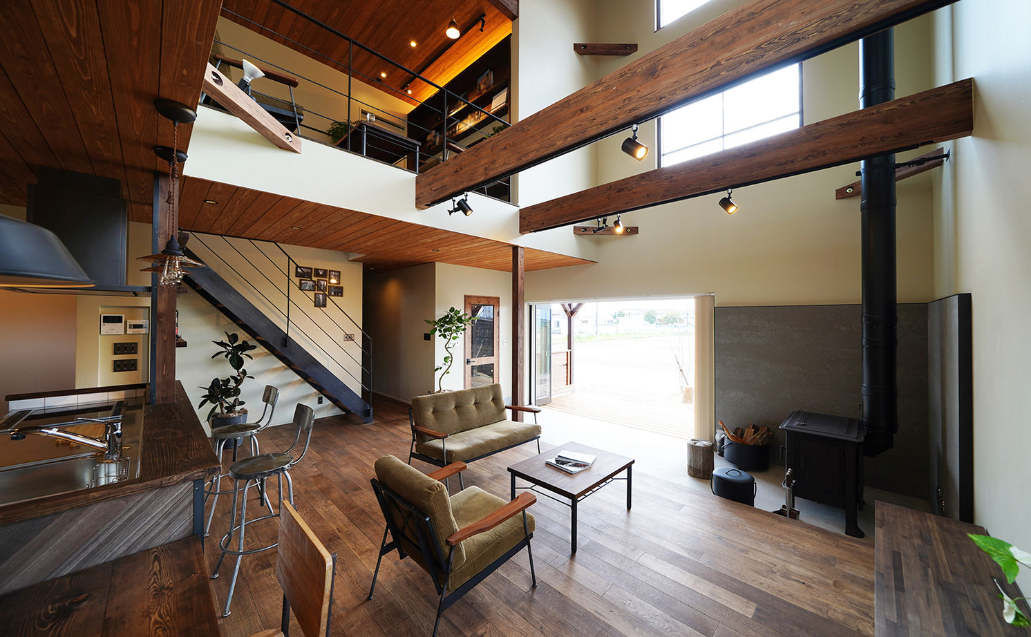 HOLOS HOME（ホロスホーム） 【愛知県|2000万円台|間取り図あり|ウッドデッキ】スローライフを実現させた、住宅地のなかの山小屋の建築実例画像8