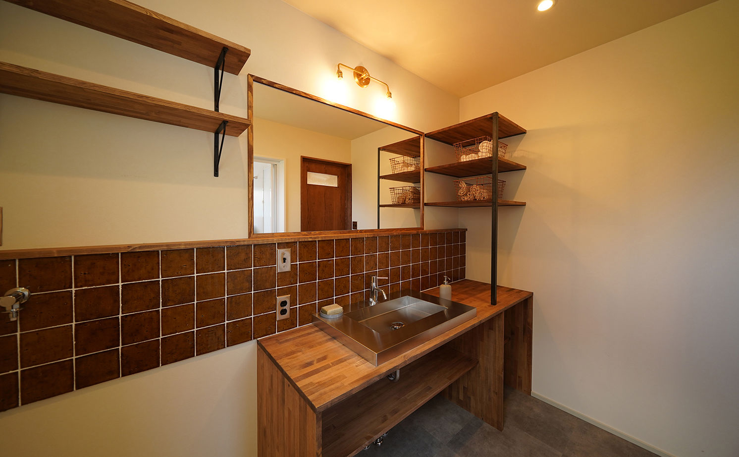 HOLOS HOME（ホロスホーム） 【愛知県|2000万円台|間取り図あり|ウッドデッキ】スローライフを実現させた、住宅地のなかの山小屋の建築実例画像18