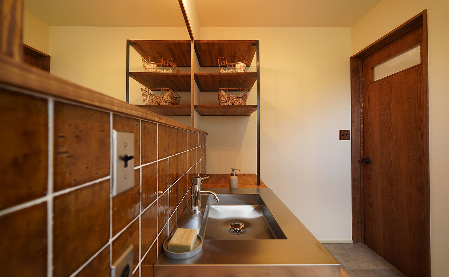 HOLOS HOME（ホロスホーム） 【愛知県|2000万円台|間取り図あり|ウッドデッキ】スローライフを実現させた、住宅地のなかの山小屋の建築実例画像19