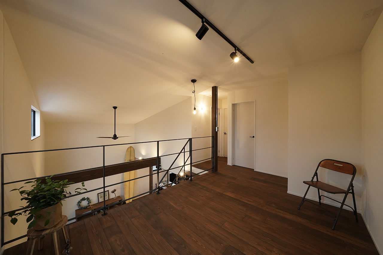 HOLOS HOME（ホロスホーム） 【愛知県|サーファーズハウス|ウッドデッキ】サーファー家族の夢が実現。12帖ある圧巻の吹き抜けも！の建築実例画像10