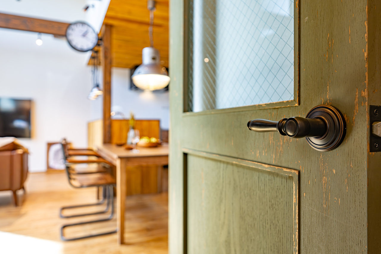 HOLOS HOME（ホロスホーム） 【愛知県|アメリカンビンテージ|エイジング加工】無垢材×アイアンが最高にカッコいい、ビンテージハウスの建築実例画像5