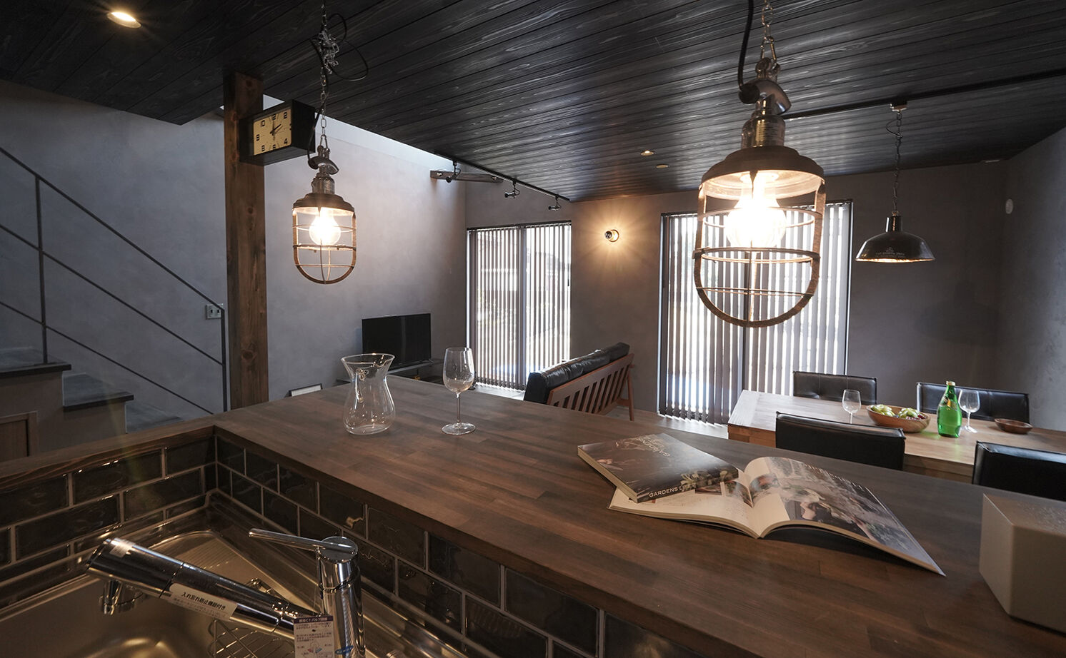 HOLOS HOME（ホロスホーム） 【豊川市｜監獄風ハウス｜こだわりアイテム】ダークヴィンテージスタイルハウスの建築実例画像1