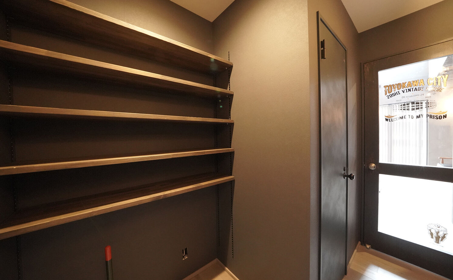 HOLOS HOME（ホロスホーム） 【豊川市｜監獄風ハウス｜こだわりアイテム】ダークヴィンテージスタイルハウスの建築実例画像3