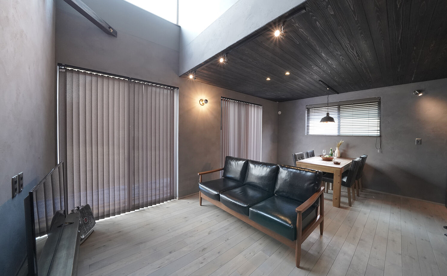 HOLOS HOME（ホロスホーム） 【豊川市｜監獄風ハウス｜こだわりアイテム】ダークヴィンテージスタイルハウスの建築実例画像5