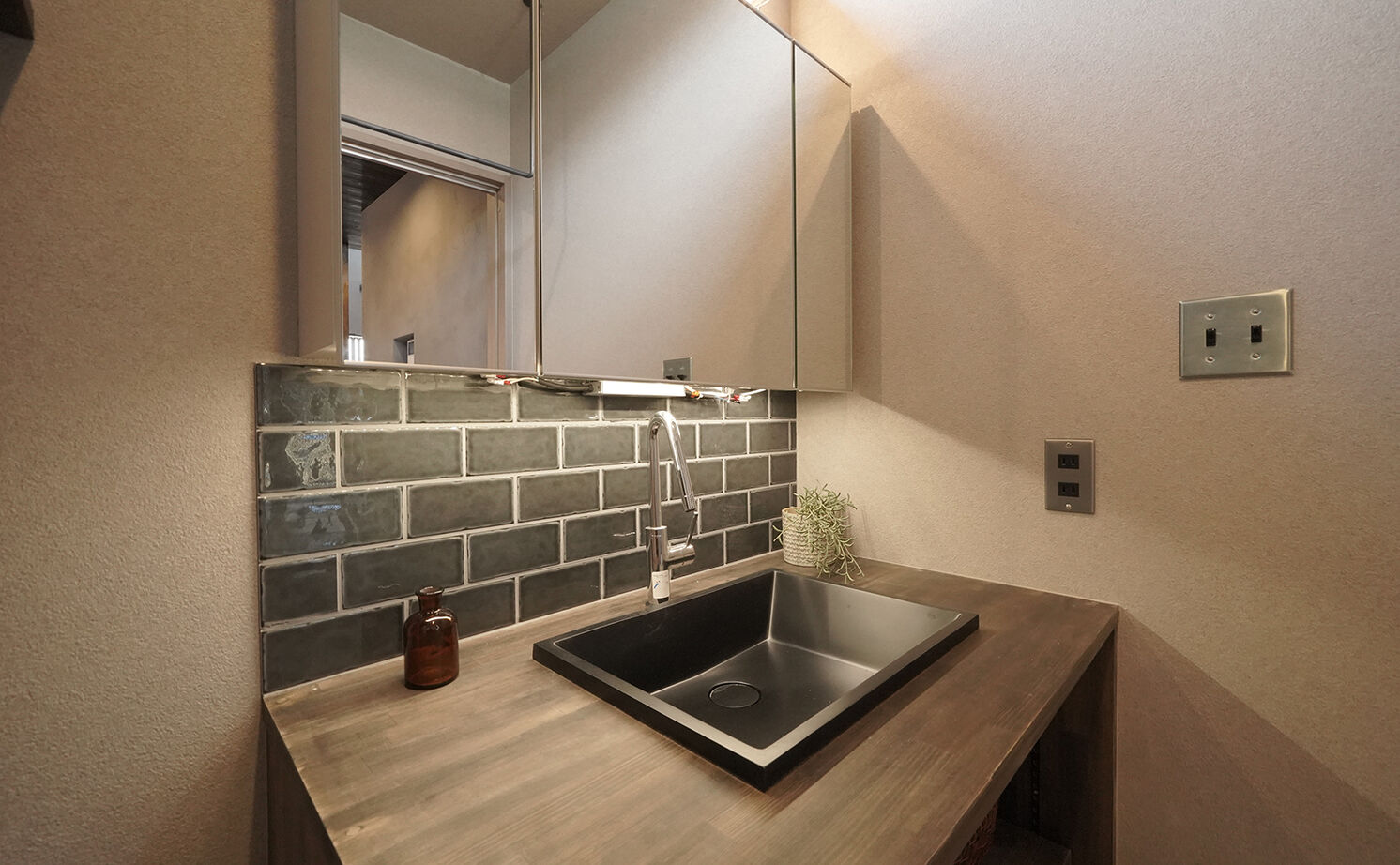 HOLOS HOME（ホロスホーム） 【豊川市｜監獄風ハウス｜こだわりアイテム】ダークヴィンテージスタイルハウスの建築実例画像14