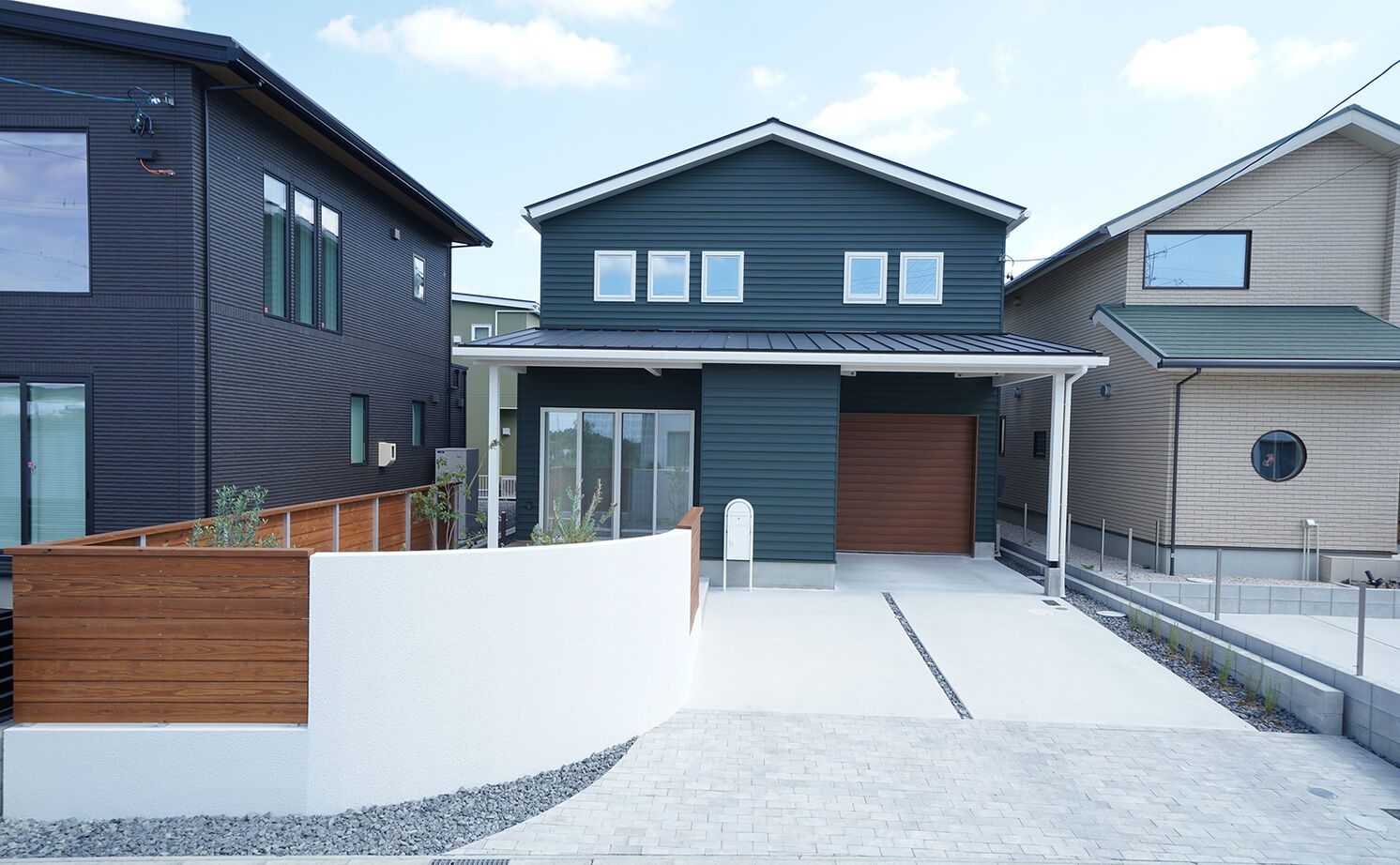 HOLOS HOME（ホロスホーム） 【瀬戸市｜インナーガレージ｜土間リビング】沖縄を感じるオーシャンカフェガレージハウスの建築実例画像1