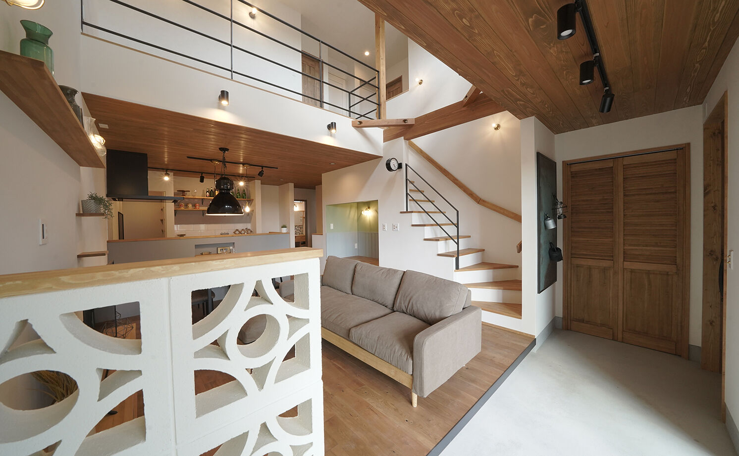 HOLOS HOME（ホロスホーム） 【瀬戸市｜インナーガレージ｜土間リビング】沖縄を感じるオーシャンカフェガレージハウスの建築実例画像4