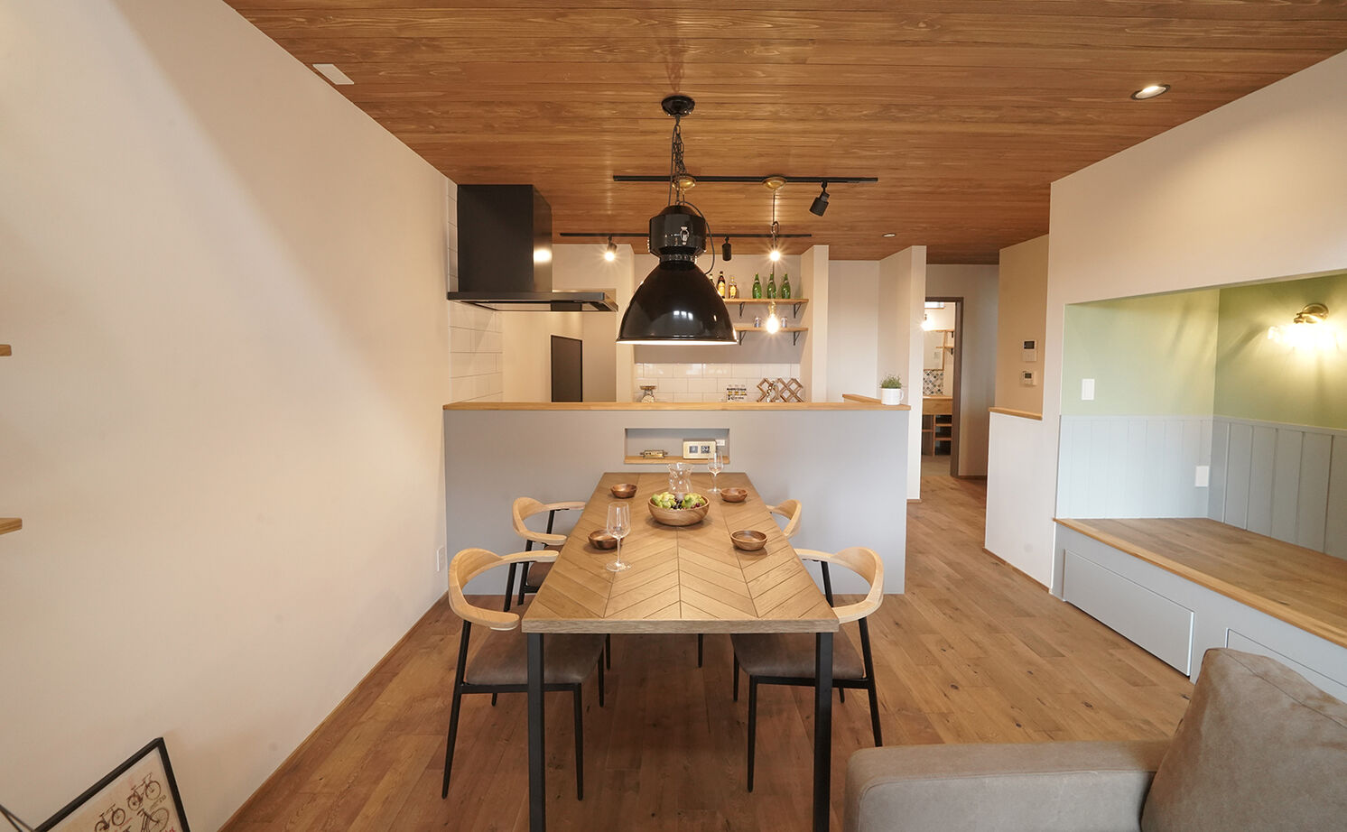 HOLOS HOME（ホロスホーム） 【瀬戸市｜インナーガレージ｜土間リビング】沖縄を感じるオーシャンカフェガレージハウスの建築実例画像8