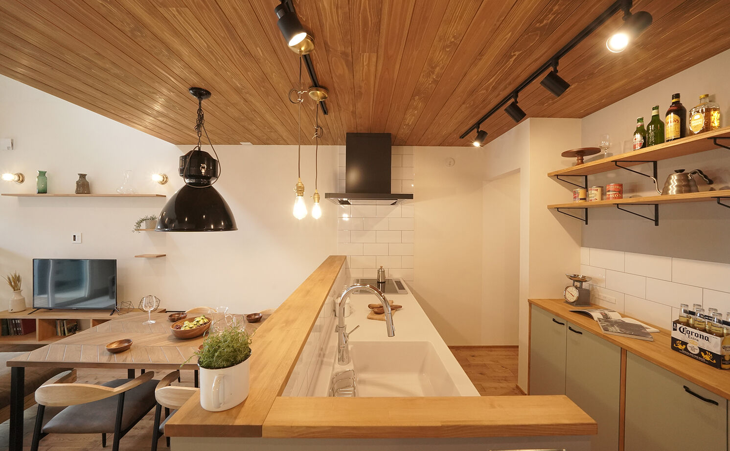 HOLOS HOME（ホロスホーム） 【瀬戸市｜インナーガレージ｜土間リビング】沖縄を感じるオーシャンカフェガレージハウスの建築実例画像9