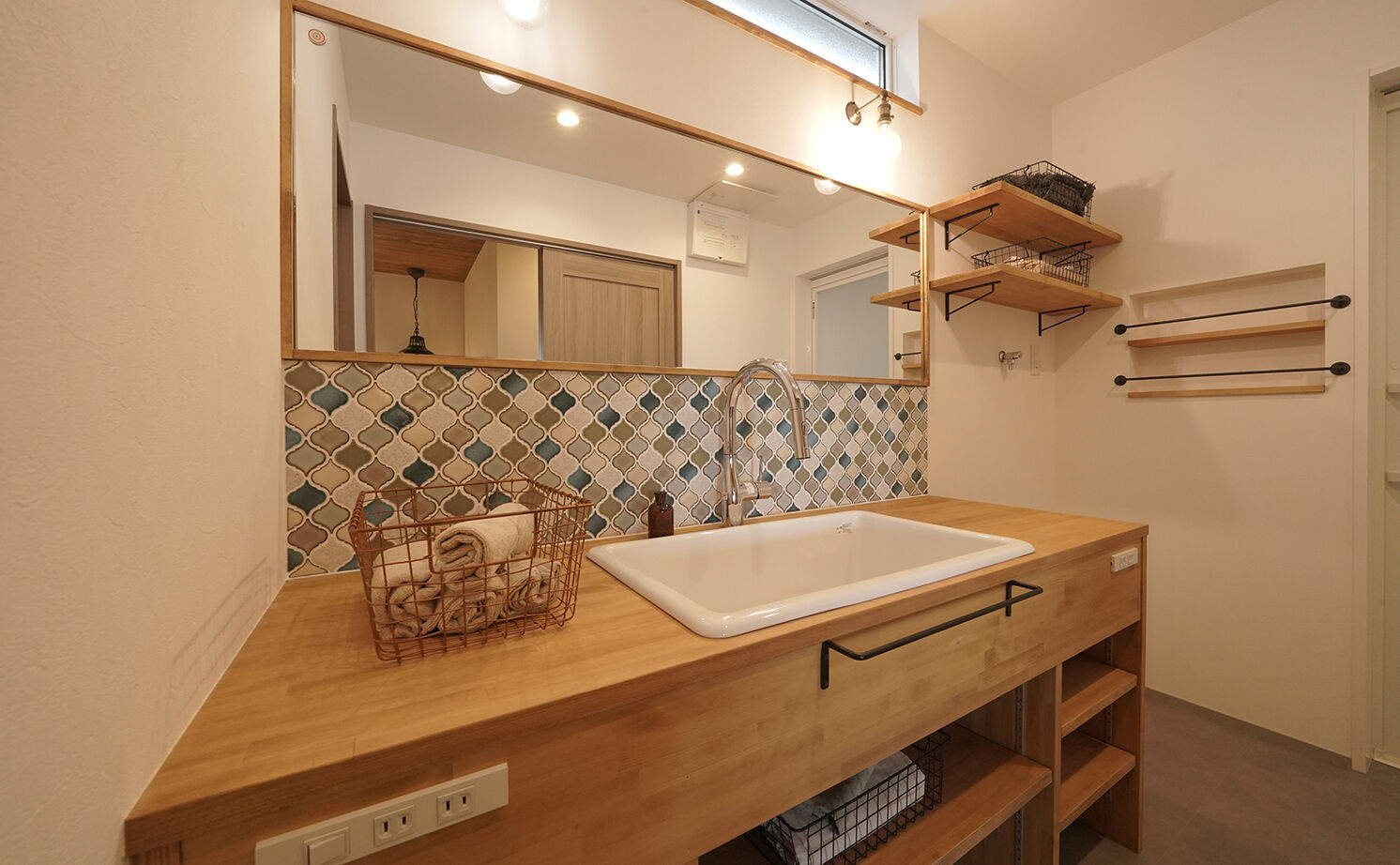 HOLOS HOME（ホロスホーム） 【瀬戸市｜インナーガレージ｜土間リビング】沖縄を感じるオーシャンカフェガレージハウスの建築実例画像13