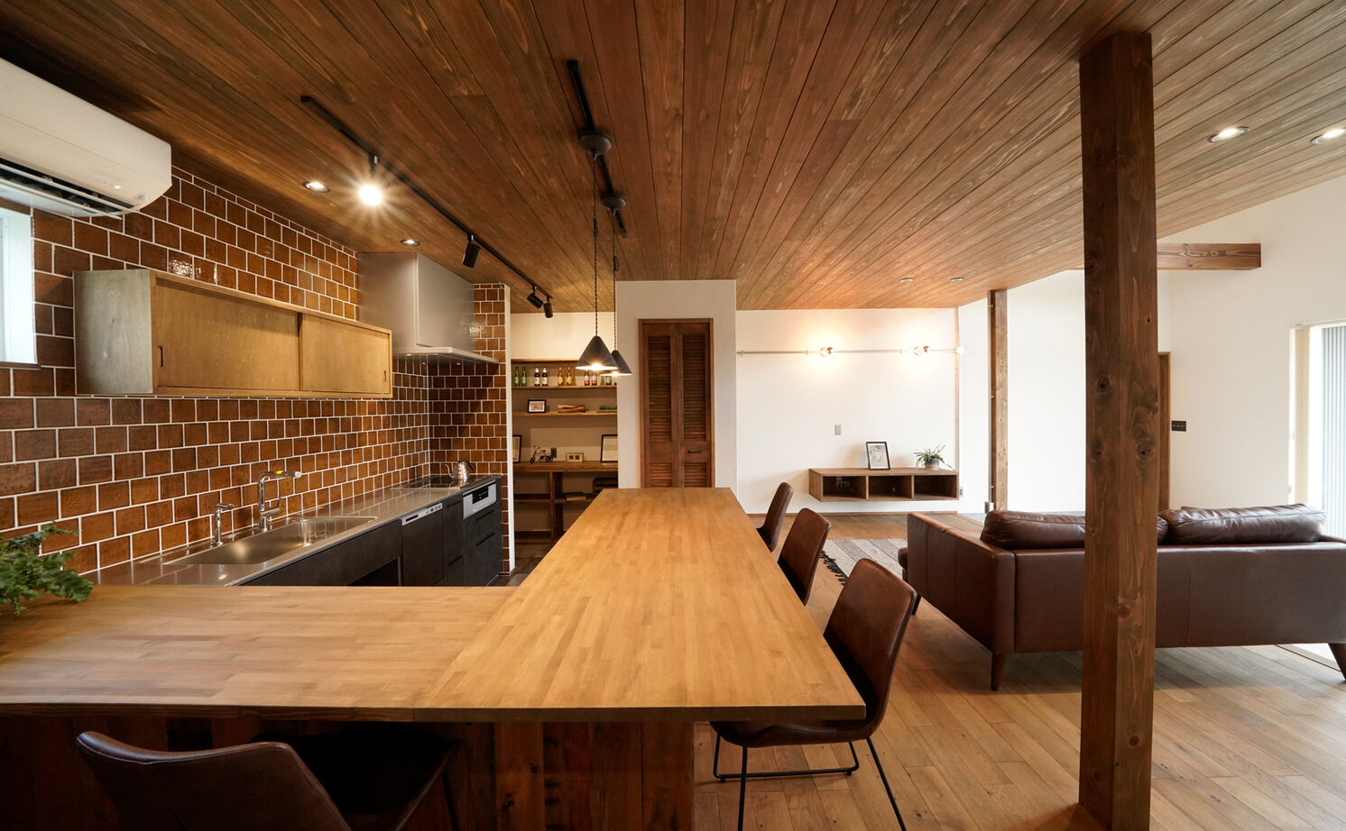 HOLOS HOME（ホロスホーム） 【豊田市｜平屋｜土間のあるリビング】アウトドア好きのヴィンテージフラットハウスの建築実例画像3