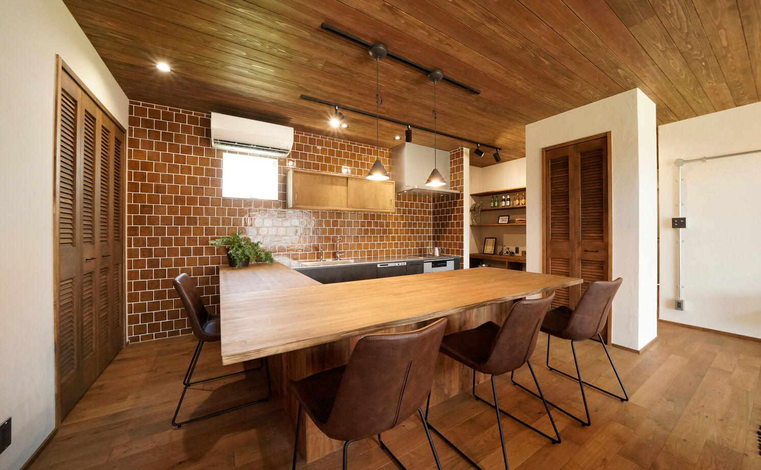 HOLOS HOME（ホロスホーム） 【豊田市｜平屋｜土間のあるリビング】アウトドア好きのヴィンテージフラットハウスの建築実例画像7