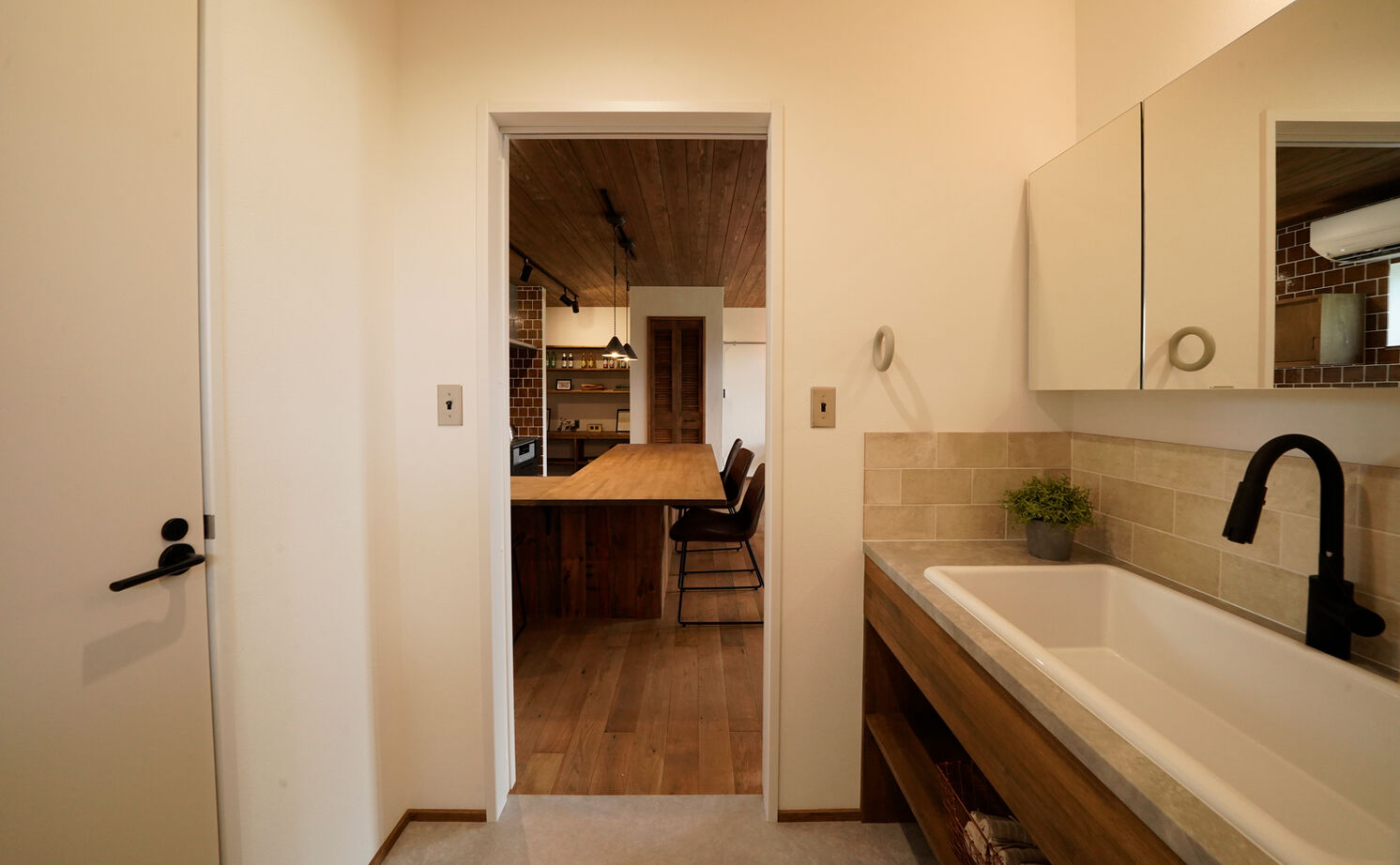 HOLOS HOME（ホロスホーム） 【豊田市｜平屋｜土間のあるリビング】アウトドア好きのヴィンテージフラットハウスの建築実例画像12