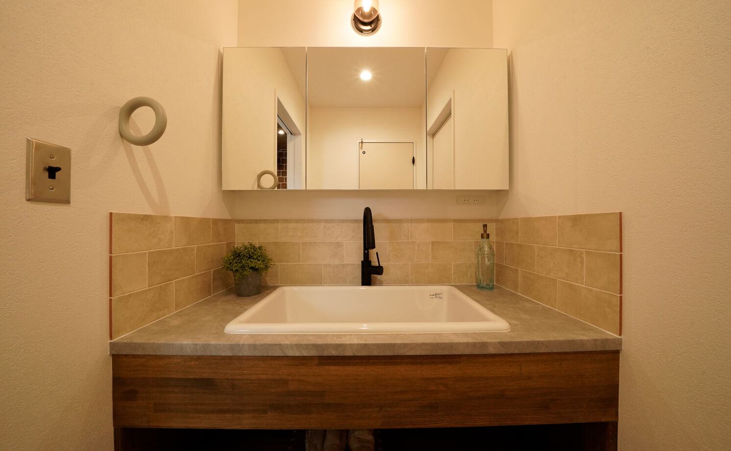 HOLOS HOME（ホロスホーム） 【豊田市｜平屋｜土間のあるリビング】アウトドア好きのヴィンテージフラットハウスの建築実例画像13