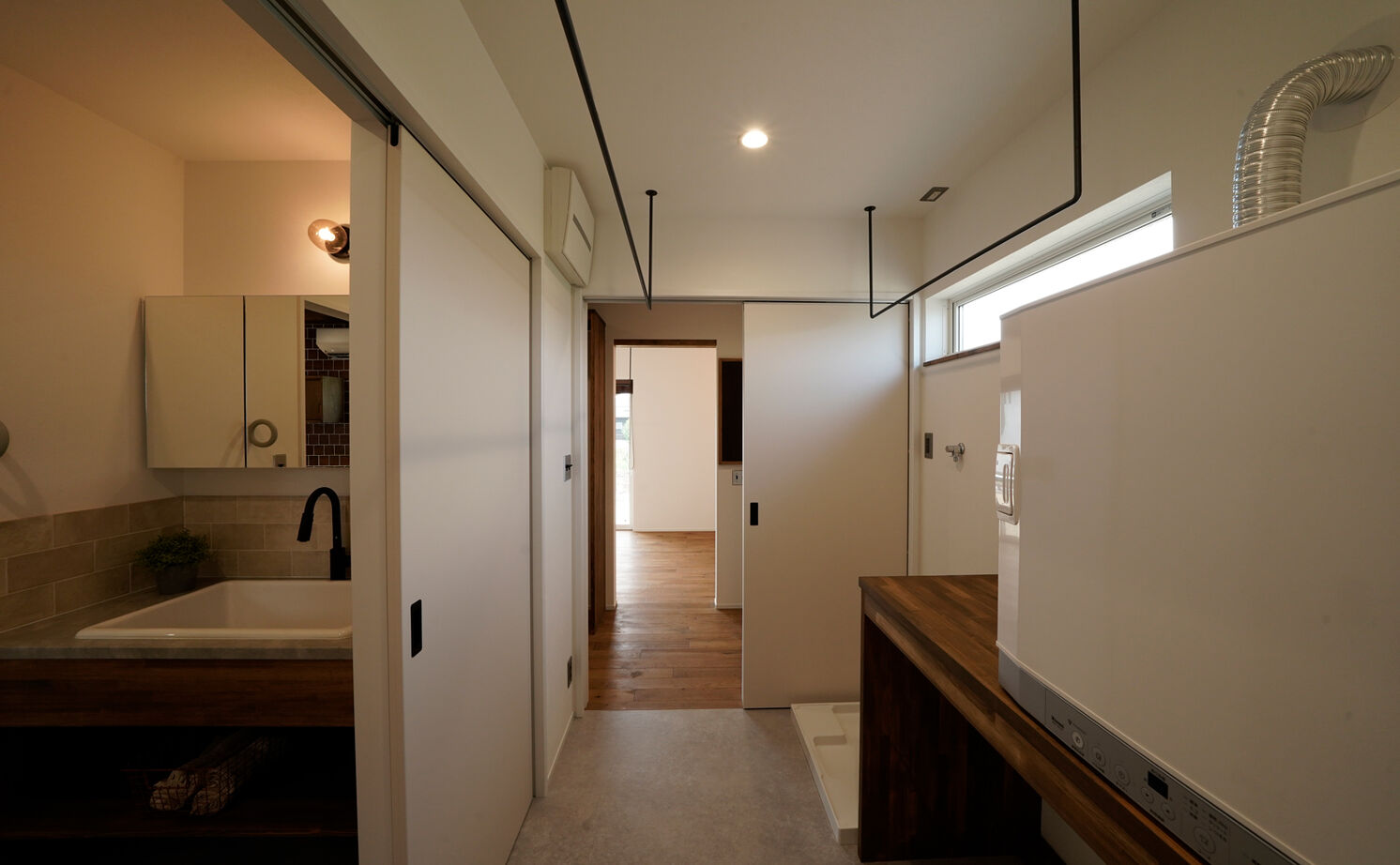 HOLOS HOME（ホロスホーム） 【豊田市｜平屋｜土間のあるリビング】アウトドア好きのヴィンテージフラットハウスの建築実例画像14