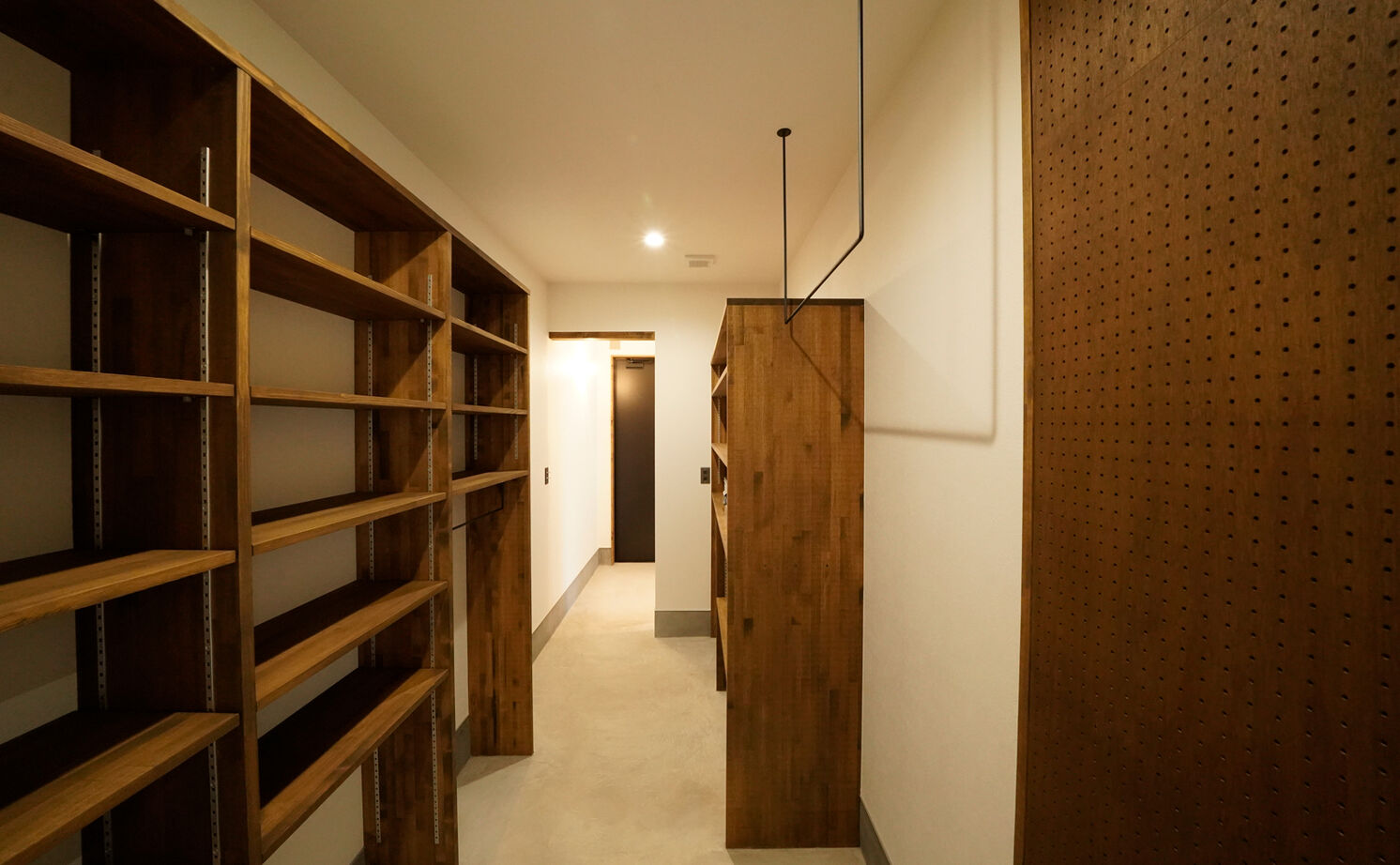 HOLOS HOME（ホロスホーム） 【豊田市｜平屋｜土間のあるリビング】アウトドア好きのヴィンテージフラットハウスの建築実例画像17