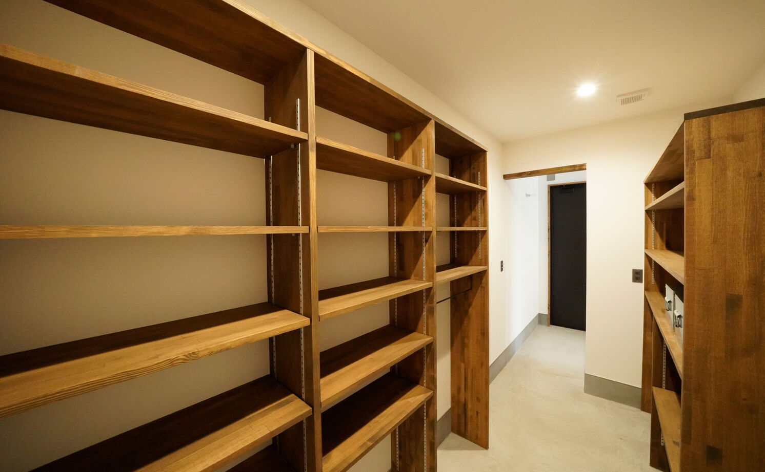 HOLOS HOME（ホロスホーム） 【豊田市｜平屋｜土間のあるリビング】アウトドア好きのヴィンテージフラットハウスの建築実例画像18