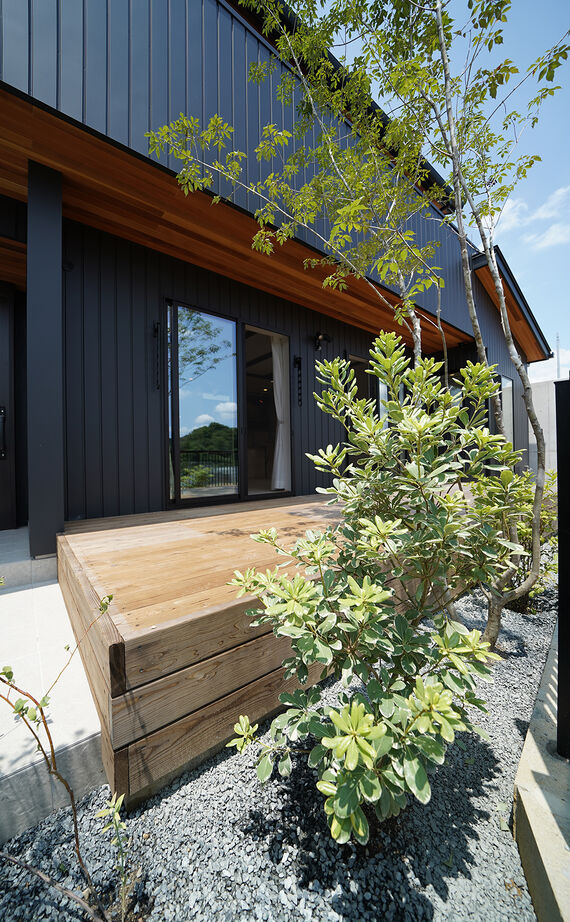 HOLOS HOME（ホロスホーム） 【豊田市｜ジャパニーズモダン｜インナーガレージ】木々のぬくもりと呼吸を感じながら共に成長する家の建築実例画像3