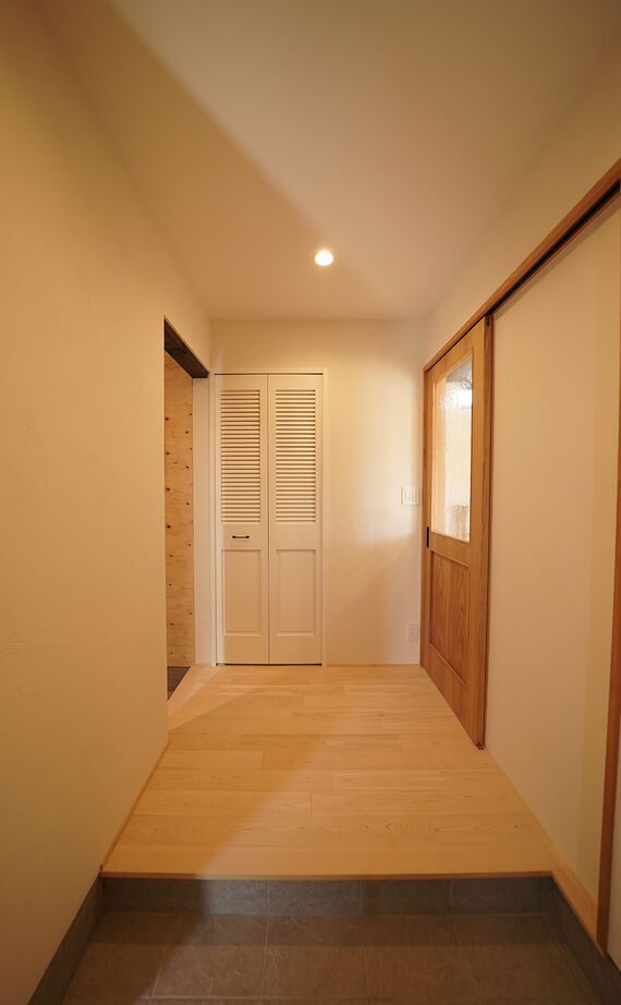 HOLOS HOME（ホロスホーム） 【豊田市｜ジャパニーズモダン｜インナーガレージ】木々のぬくもりと呼吸を感じながら共に成長する家の建築実例画像5