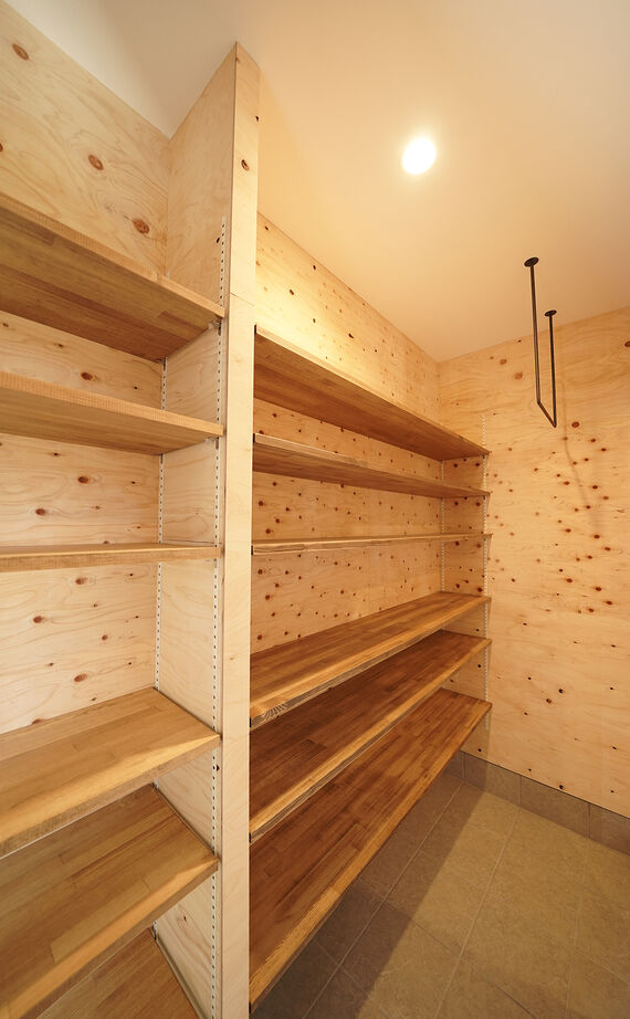 HOLOS HOME（ホロスホーム） 【豊田市｜ジャパニーズモダン｜インナーガレージ】木々のぬくもりと呼吸を感じながら共に成長する家の建築実例画像6