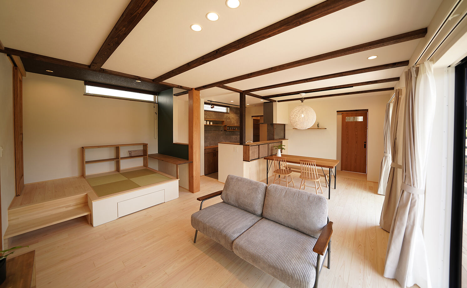 HOLOS HOME（ホロスホーム） 【豊田市｜ジャパニーズモダン｜インナーガレージ】木々のぬくもりと呼吸を感じながら共に成長する家の建築実例画像7