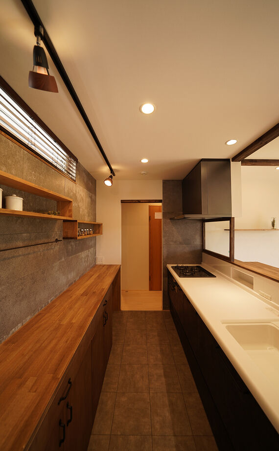 HOLOS HOME（ホロスホーム） 【豊田市｜ジャパニーズモダン｜インナーガレージ】木々のぬくもりと呼吸を感じながら共に成長する家の建築実例画像12