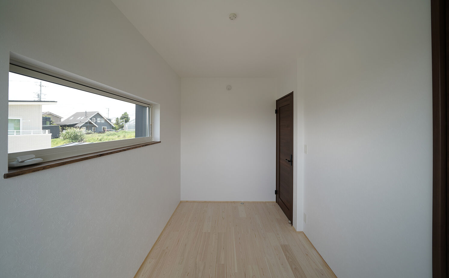 HOLOS HOME（ホロスホーム） 【豊田市｜ジャパニーズモダン｜インナーガレージ】木々のぬくもりと呼吸を感じながら共に成長する家の建築実例画像17