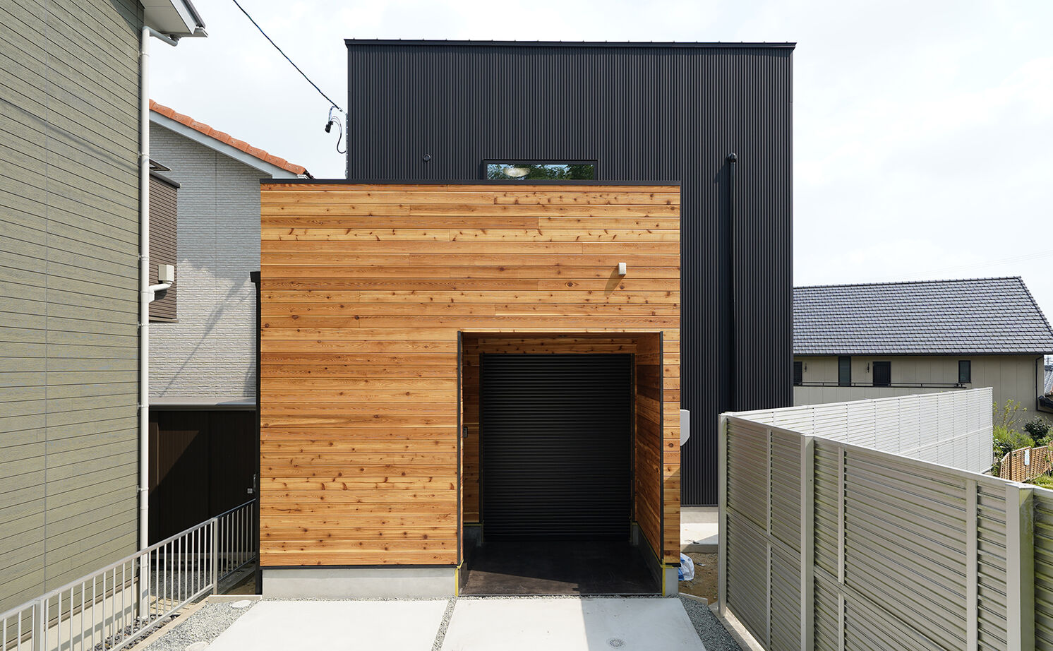 HOLOS HOME（ホロスホーム） 【豊明市｜ガチバイクガレージ｜男前スタイル】広々ガレージで趣味を思う存分満喫する家の建築実例画像1