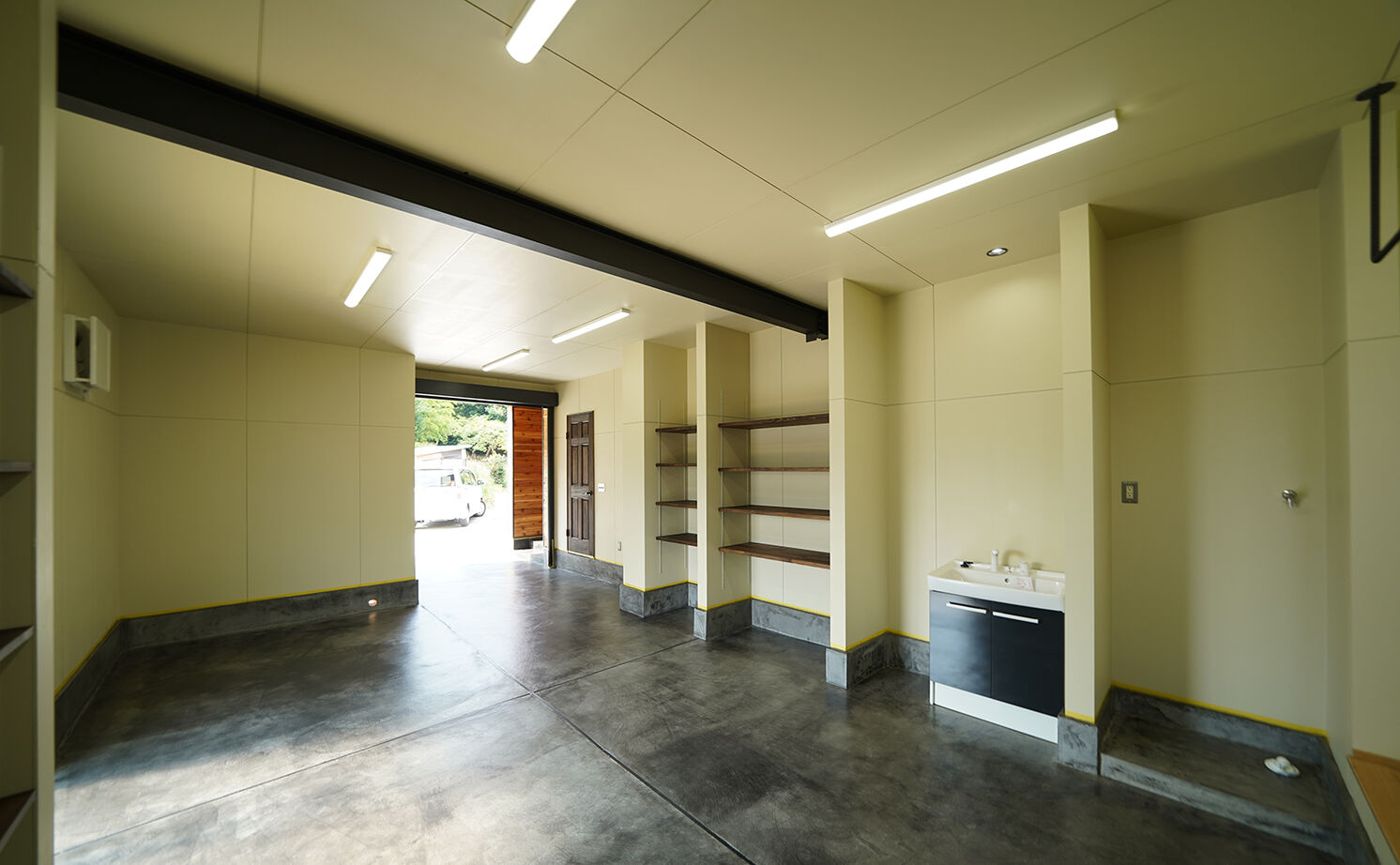 HOLOS HOME（ホロスホーム） 【豊明市｜ガチバイクガレージ｜男前スタイル】広々ガレージで趣味を思う存分満喫する家の建築実例画像3