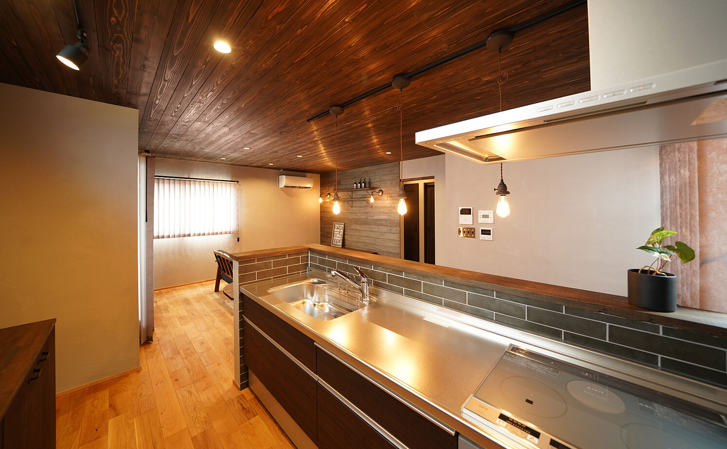 HOLOS HOME（ホロスホーム） 【豊明市｜ガチバイクガレージ｜男前スタイル】広々ガレージで趣味を思う存分満喫する家の建築実例画像13