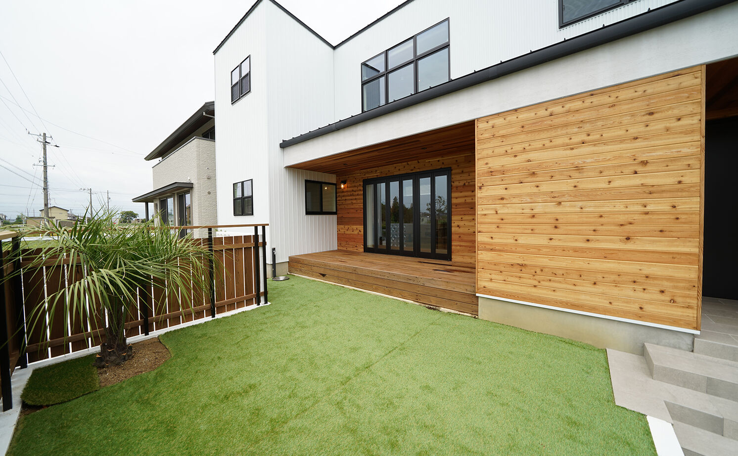 HOLOS HOME（ホロスホーム） 【安城市｜無垢素材｜ウッドデッキ】沖縄の風が吹き抜けるオーシャンリゾートスタイルハウスの建築実例画像5