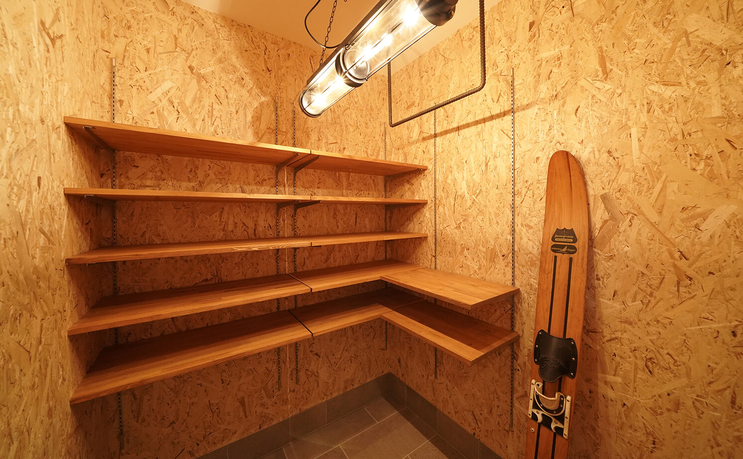 HOLOS HOME（ホロスホーム） 【安城市｜無垢素材｜ウッドデッキ】沖縄の風が吹き抜けるオーシャンリゾートスタイルハウスの建築実例画像8