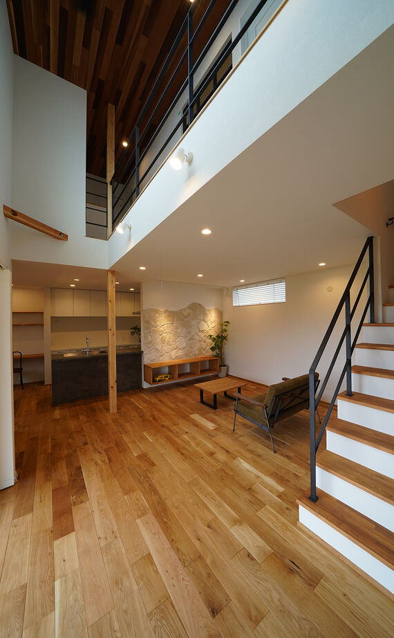 HOLOS HOME（ホロスホーム） 【安城市｜無垢素材｜ウッドデッキ】沖縄の風が吹き抜けるオーシャンリゾートスタイルハウスの建築実例画像9